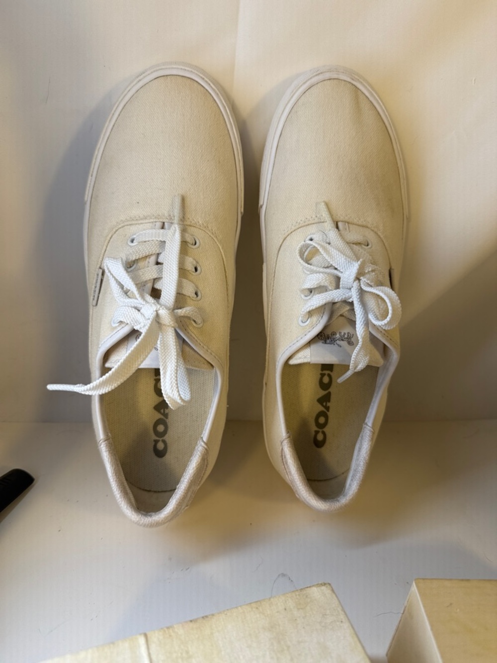 COACH OFF WHITE SNEAKERS U.S 9.5 or EU 40 - Picture 10 of 16
